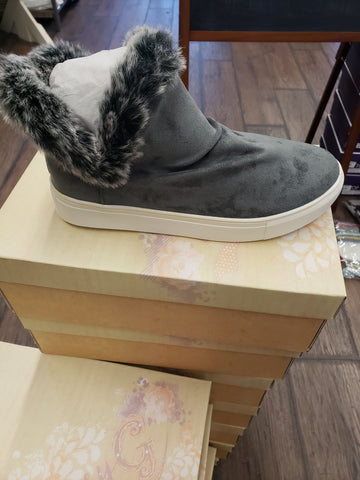 Plush gray Boots